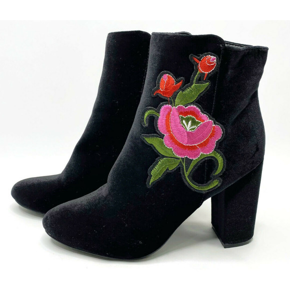 Hot Kiss Shoes - Hot Kiss Ankle Boots Size 7 Boots Embroidered Black Velvet With Pink Flowers